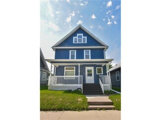 980 3rd St E, Saint Paul, MN 55106