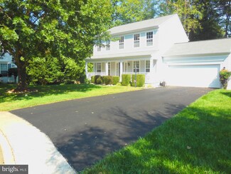 5822 Russett Leaf Ct, Woodbridge, VA 22193