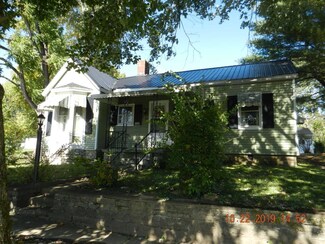 906 High St, Aberdeen, OH 45101