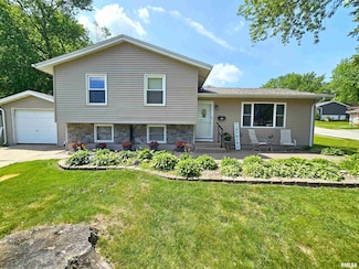315 Colony Dr, Davenport, IA 52806