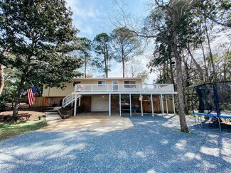 12 6th St, Shalimar, FL 32579