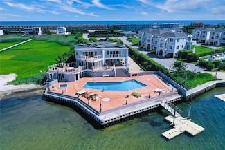 570 Dune Rd, Westhampton Beach, NY 11978