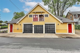 68 Fort Ave, Cranston, RI 02905