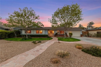 2400 Llewellyn Dr, Las Vegas, NV 89102