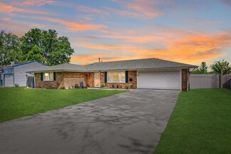 34W820 N James Dr, Saint Charles, IL 60174