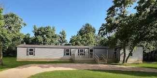 22 J E Brown Dr, Columbia, MS 39429