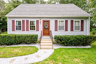 22 Hill Top Dr, Southbridge, MA 01550
