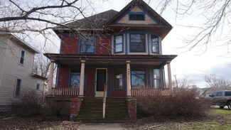 490 W Station St, Saint Anne, IL 60964
