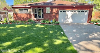 28421 Tapert Dr, Southfield, MI 48076
