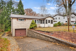 34 Sterling Dr, Coraopolis, PA 15108
