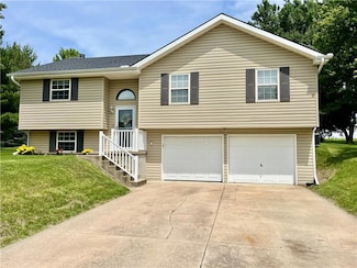 703 Edward Ave, Gower, MO 64454