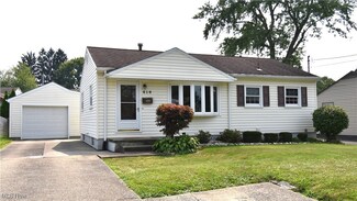 619 Moore St, Hubbard, OH 44425