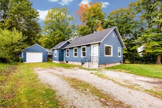 4942 Park Dr, Watervliet, MI 49098