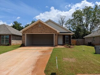 98 Nottingham Ct, Millbrook, AL 36054