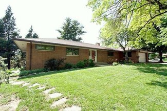 1934 70th St, Windsor Heights, IA 50324