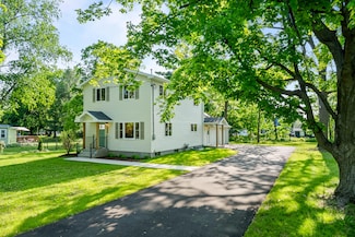213 S 5th Ave, Walworth, WI 53184