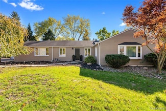 6810 N Territorial Rd, Plymouth, MI 48170