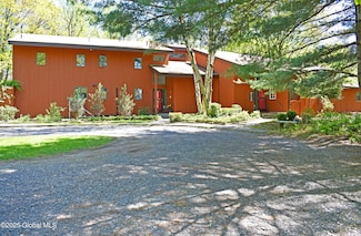 2 The Crossways, Troy, NY 12180