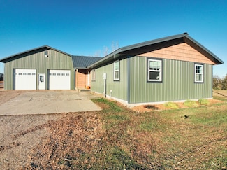 92 Front St NW, Sunburg, MN 56289
