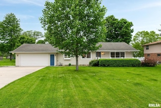 107 18th St, Rapids City, IL 61278