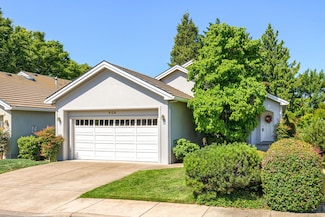 606 Summerwood Dr, Medford, OR 97504