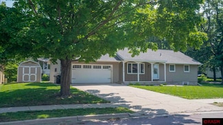 1419 Southridge Rd, New Ulm, MN 56073