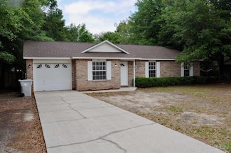 5871 Locust St, Milton, FL 32570