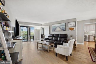 5904 Mount Eagle Dr Unit 1003, Alexandria, VA 22303