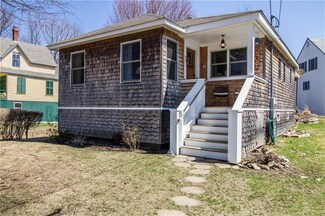 39 Oakland Ave, Peaks Island, ME 04108