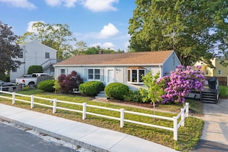 3 Gove Ln, Salisbury, MA 01952