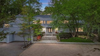 80 Valentines Ln, Glen Head, NY 11545