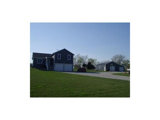 622 E D St, Pomona, KS 66076