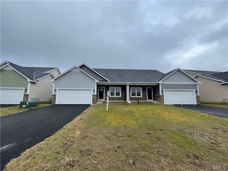 8092 Forest Ridge Ln Unit 402, Lysander, NY 13027