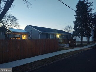 576 Walnut St, Florence, NJ 08518