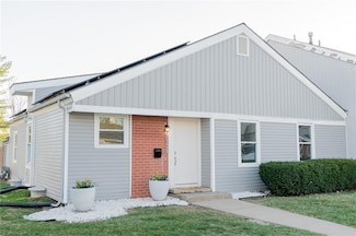 911 SE Hampton Ct, Lees Summit, MO 64063