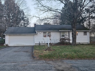 16 James St, Danielson, CT 06239