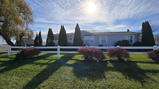 7171 W 60th St, Davenport, IA 52804