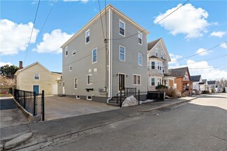 40 Bourne St, Bristol, RI 02809