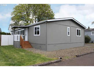 15217 SE Louise Ln, Clackamas, OR 97015