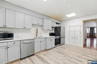 26 W 51st St, Bayonne, NJ 07002