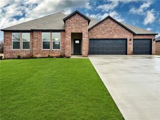 8003 E Sugarloaf St, Siloam Springs, AR 72761