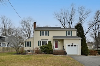 136 Main St, Lynnfield, MA 01940