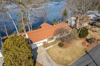 105 Shore Dr, Nashua, NH 03062