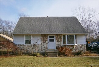 271 Drake Dr, North Tonawanda, NY 14120