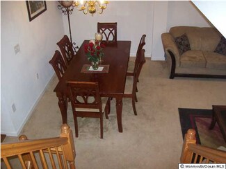 19 New Castle St, Farmingdale, NJ 07727