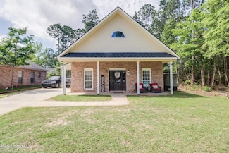 737 Ieke Cir, Diamondhead, MS 39525