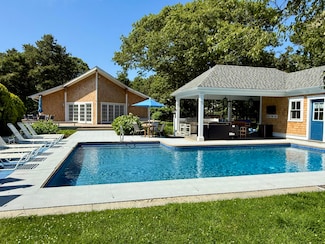 4 Down Harbor Rd, Edgartown, MA 02539