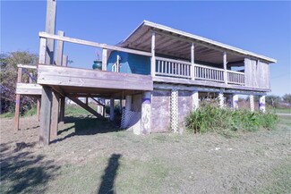 1014 W Canal Dr, Port Lavaca, TX 77650