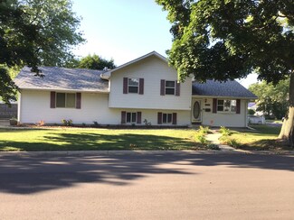 2122 Enoch Ave, Zion, IL 60099