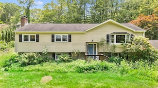 51 Ole Musket Ln, Danbury, CT 06810